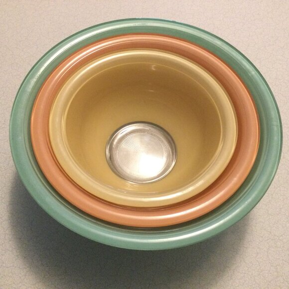 Vintage Pyrex Nesting Bowls Pastel Colors Clear Glass Bottoms - Picture 3 of 3